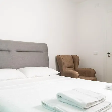 Quiet With Private Garage And 5 Min To Center Апартаменты Шкодер