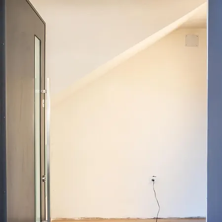 Quiet With Private Garage And 5 Min To Center Shkodër