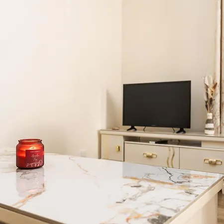 Quiet With Private Garage And 5 Min To Center Апартаменты